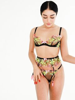 Ara Mix - Watch 4 Beauty