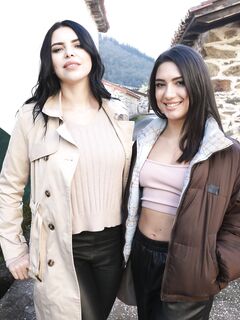 Lena Coxx, Kira Queen - Public Bang