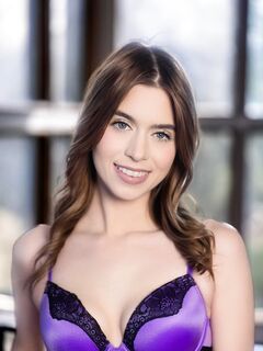 Jill Kassidy , Kylie Quinn - She Seduced Me