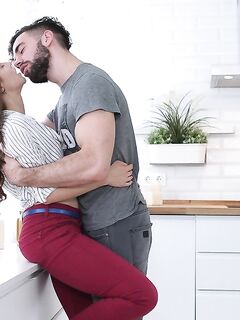 Mickey Moor - PornBox