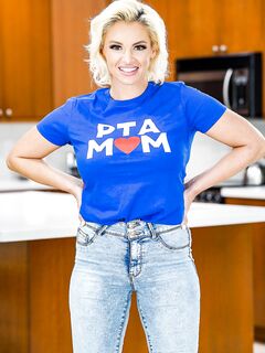 Charli Phoenix, Jade Greene - Mom Swap