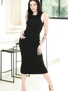 Ivy Ireland, Charlotte Sins - Love Her Feet