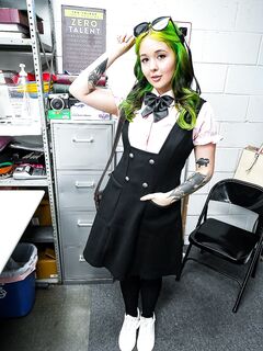 Aveena Axel - Shoplyfter