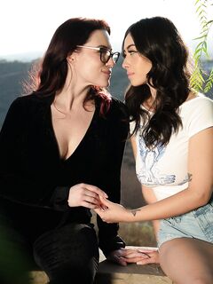 Jessica Ryan, Chloe Surreal - Intimately POV