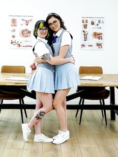 Kitty Cam, Angel Windell - Sis Loves Me