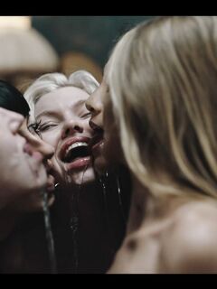 Ashby Winter, Bunny Brownie, Leya De Santis, Sarah Heizel, Tiffany Tatum - Parasited