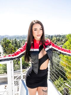 Cara Mella - Wankz VR